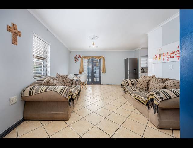 5 BEDROOM HOUSE FOR SALE IN HAGLEY